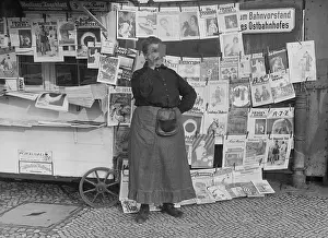 Sooty: Kiosk woman observes the solar eclipse in Berlin, 1927