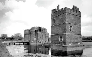 Muxloe: Kirby Muxloe, the Castle c1965