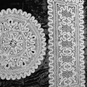 Napkins: Kirishi lace