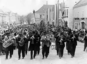 Almsgiving: Kirtag in Perchtoldsdorf. Lower Austria. About 1955