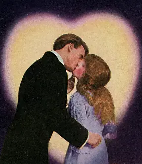 Belle Elise Collection: Kissing couple