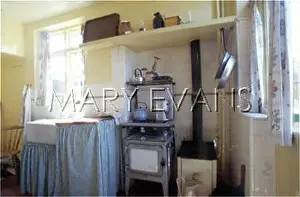 Kitchenette: KITCHEN 1930S/1940S
