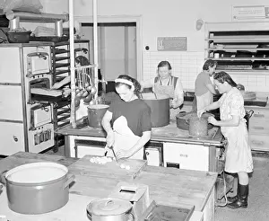 Vinatge: Kitchen in 1948