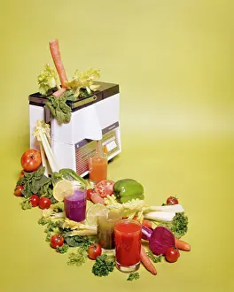 Grinds: Kitchen Appliance - Electric Juicer