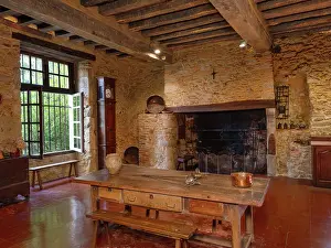 Trois: Kitchen, Chateau de Castelmore, Lupiac, Gers, Occitania