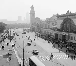 Adjacent: Kiyevsky railway terminal in Moscow, 1987