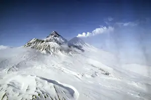 Vainstein: Klyuchevskoi volcano group on Kamchatka Peninsula, 1983