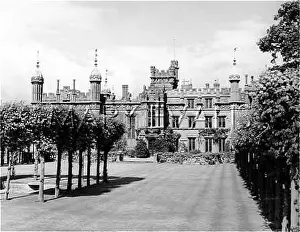 Pseudo: KNEBWORTH HOUSE