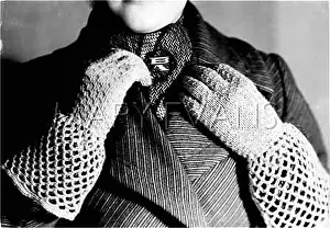 Gauntlets: KNITTED GAUNTLETS 1934