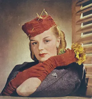 Gauntlet: KNITTED HAT & GAUNTLETS