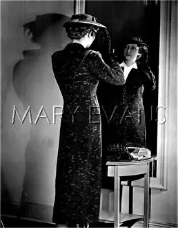 Flecked: KNITTED SUIT 1930S