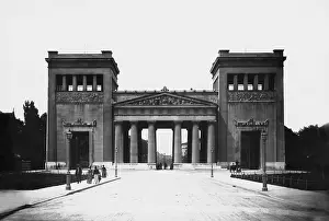 Koenigsplatz: Koenigsplatz (King`s Square) in Munich around 1900