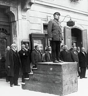 Schutzbund: Koloman Wallisch giving a speech