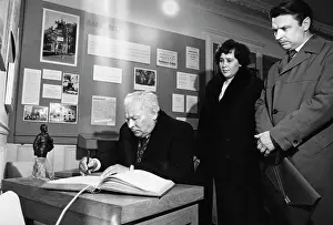 Politburo: Konstantin Chernenko visits Paris