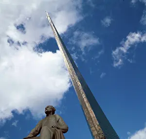 Tsiolkovskys: Konstantin Tsiolkovsky's monument, 1983