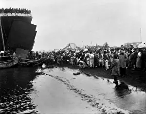 Hungnam: Korean refugees prepare to board an LST during