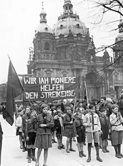 Strikers: KPD event in Berlin's Lustgarten on May Day, 1931