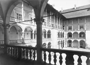 Cracow: KRAKOW CASTLE ARCADES