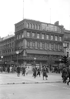 Unter: The Kranzler Eck in Berlin, 1943