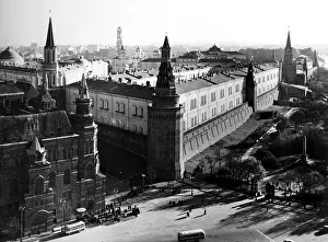 Sprawling: Kremlin, Moscow. Sprawling headquarters ?