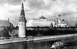 Sprawling: Kremlin, Moscow. Sprawling headquarters ?