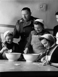 Housewife: Kriegsberufswettkampf of the Landjugend - Rural