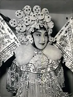 Shuang: Kuen Shuang, dancer with Chinese opera ensemble