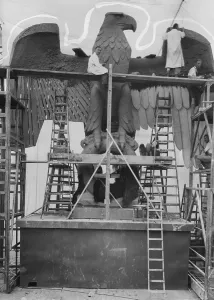 Scaffolding: Kurt Schmid-Ehmen during preparations for the