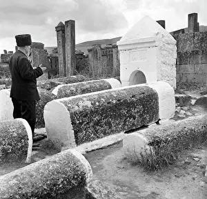 Derbent: Kyrkhlyar Muslim cemetery, 1979