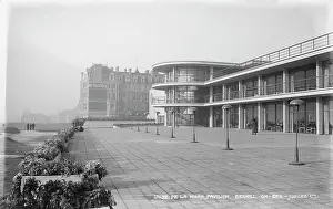 Poles: De La Warr Pavilion, Bexhill-on-Sea