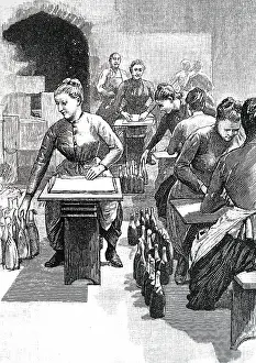 Wrapping: Labelling and wrapping bottles of Champagne at