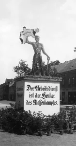 Executioner: Labour service monument in Luckenwalde, 1934