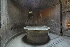 Caldarium: Labrum, Caldarium, Forum Baths, Pompeii, Campania, Italy