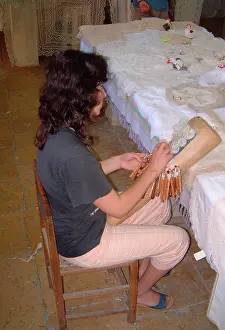 Gozo: LACE-MAKING/MALTA/COATES