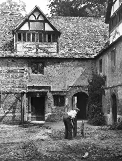 Lacock: LACOCK ABBEY FARMYARD