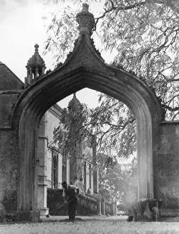 Lacock: LACOCK ABBEY GATEWAY