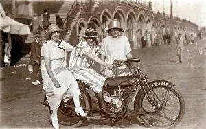 500cc: Three ladies on a 1908 Phelon & Moore motorcycle