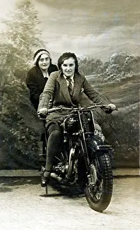 500cc: Ladies on a 1929 Coventry Eagle motorcycle