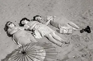 Fully: Three ladies on beach