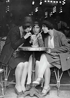 Juli: Three ladies drink together from a