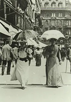 Stephansplatz: Ladies at Viennese Stephansplatz
