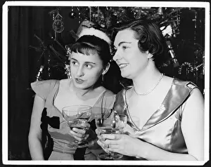 Keenly: LADIES WATCH THE PARTY