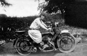 500cc: Lady on a 1922 Ariel motorcycle