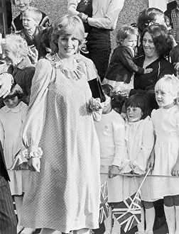 Walkabout: LADY DI MATERNITY WEAR