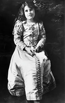 Glamis: Lady Elizabeth Bowes-Lyon (1900-2002), future ?