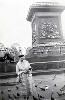 Anna Smith: LADY FEEDS PIGEONS