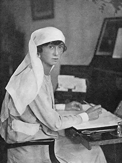 Hogg: Lady Furness as a war worker