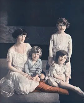 Glamis: Lady Glamis and children