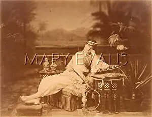 Odalisque: LADY & HOOKAH