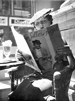 Coffeehouse: A lady in a Viennese coffeehouse